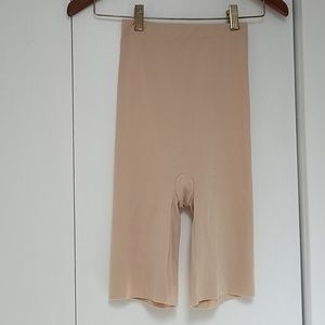 NWOT Wacoal shapewear shorts